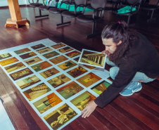 Montagem da exposição Iluminuras em Telêmaco Borba