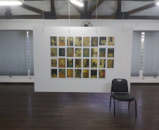 Montagem da exposição Iluminuras em Telêmaco Borba