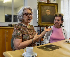 Memórias em acervo: descendentes reencontram pintura da tataravó no Museu Casa Alfredo Andersen. Foto: Kraw Penas/SEEC