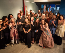 Desfile de marca autoral paranaense encerra residência artística da H-AL no Museu Casa Alfredo Andersen