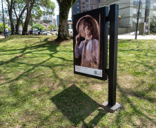 Exposição “Calderari – Amar, Além do Mar” inaugura na Praça Alfredo Andersen com presença de diversos artistas. Foto: Kraw Penas/SEEC