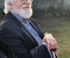 Museu Casa Alfredo Andersen recebe Luiz Caron para lançamento de novo livro de contos. Foto: Divulgação MCAA