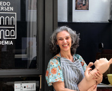 Travessia: Conheça Luiza Nascimento, nova residente artística do Museu Casa Alfredo Andersen. Foto: Anderson Tozato