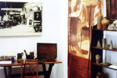 Atelier do Alfredo Andersen, exposição permanente do museu, piso térreo.

Local: Museu Alfredo Andersen - Rua Mateus Leme, 336 - Centro - Horário: 2ºa 6º feira: 9h00 às 18h00 - Sábados e Domingos das 10h00 às 16h00