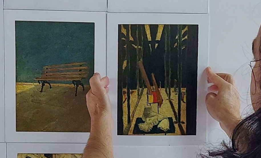 Montagem da exposição Iluminuras em Telêmaco Borba