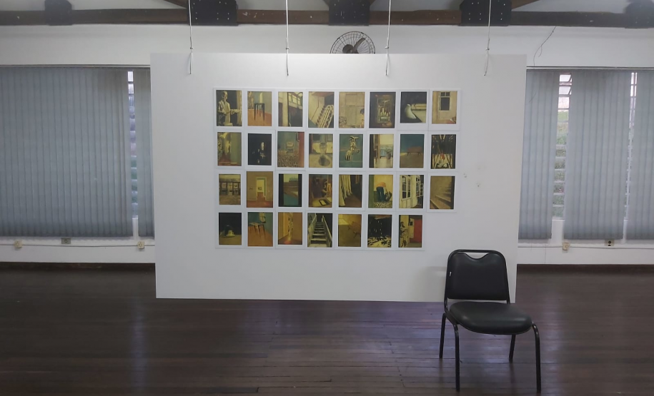 Montagem da exposição Iluminuras em Telêmaco Borba