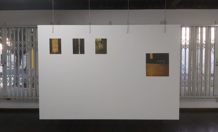 Montagem da exposição Iluminuras em Telêmaco Borba