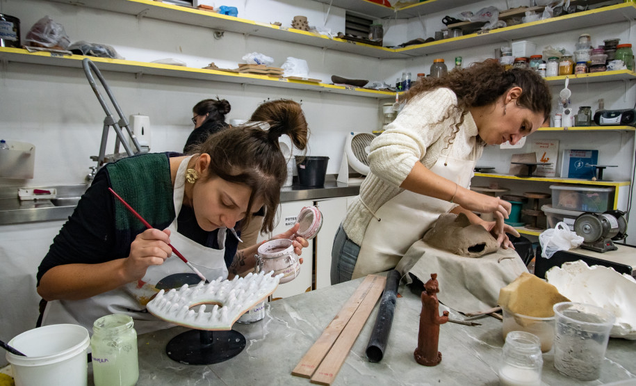 Academia Alfredo Andersen divulga período de inscrições para oficinas do 1.º semestre | Foto: Kraw penas/SEEC