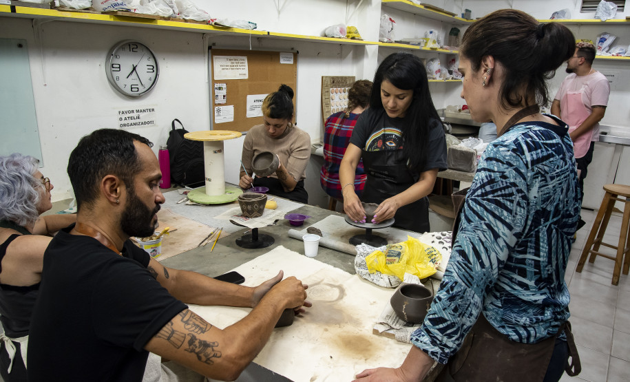 Academia Alfredo Andersen divulga período de inscrições para oficinas do 1.º semestre | Foto: Kraw penas/SEEC