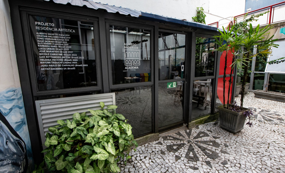 Departamento dos Espelhos: conheça Jomi, o novo residente da Academia Alfredo Andersen. Foto: Kraw Penas/SEEC