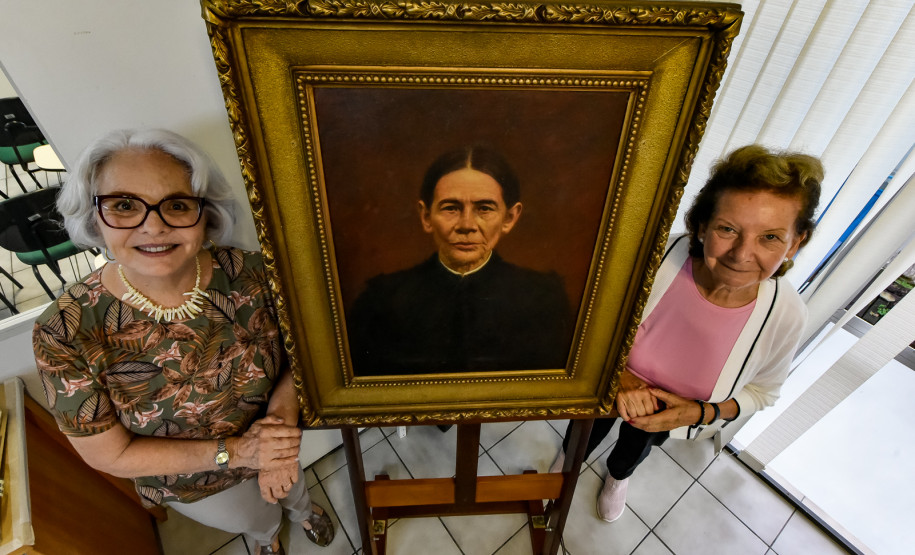 Memórias em acervo: descendentes reencontram pintura da tataravó no Museu Casa Alfredo Andersen. Foto: Kraw Penas/SEEC