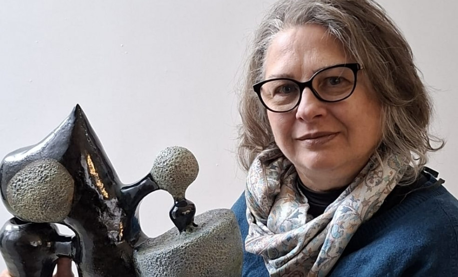 Alunos da Academia Andersen são selecionados para o Salão de Artes Visuais. Bebendo Água - Daniele Gioppo Betini