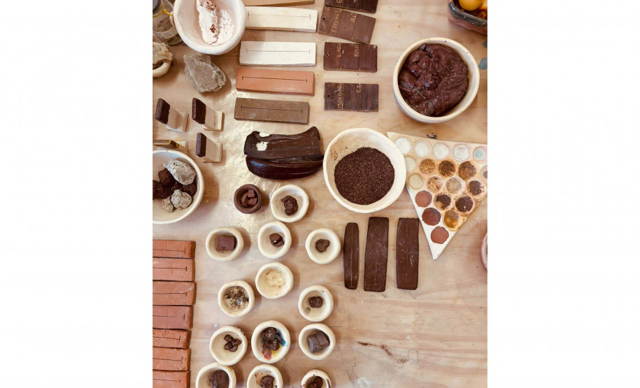 “Guia Prático para Uso de Argila Silvestre” será lançado no Museu Casa Alfredo Andersen na próxima terça. Foto: Divulgação Inara Vidal