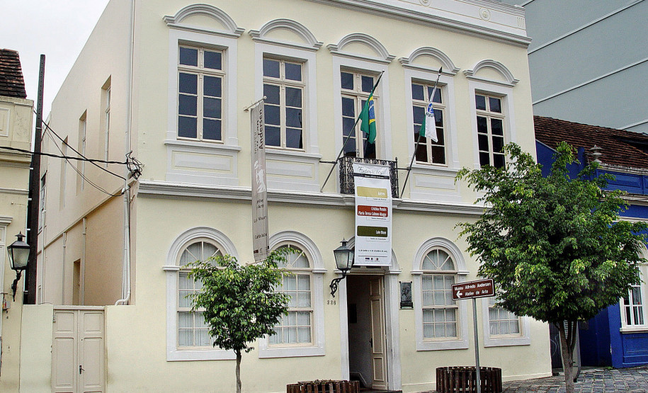 Museu Alfredo Andersen promove palestra com o artista Geraldo Leão Museu Alfredo Andersen promove palestra com o artista Geraldo Leão