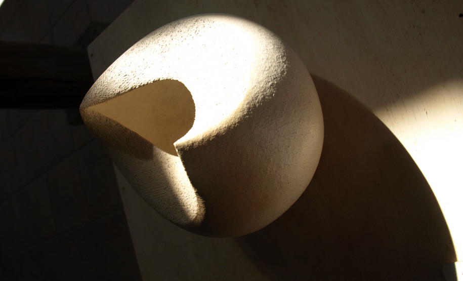 Máyy Koffler ministra oficina de paleteado no Museu Alfredo Andersen