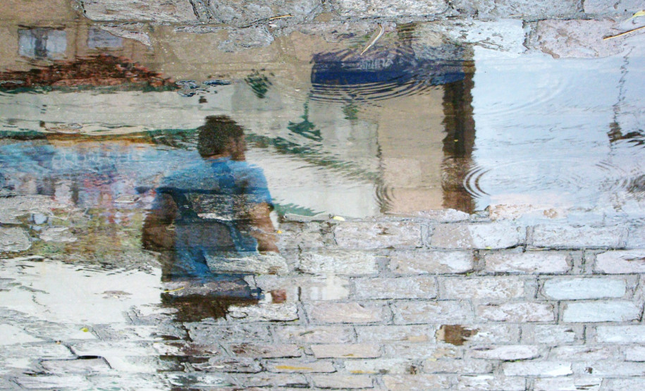 Exposição Arte e Vida Intitulada "Oculus Digitus", a obra de Faisal Iskandar é composta por fotografias que, segundo ele, são para "levar o espectador do passado ao presente, numa turbulência de imagens contemporâneas. A curiosidade instiga para o excesso de informações visuais...”.