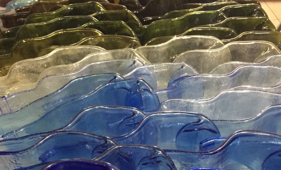 Museu Alfredo Andersen recebe instalação do Grupo de Artistas Vidreiros de Curitiba.