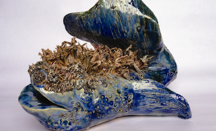 Alunos do Museu Alfredo Andersen expõem obras no Salão Curitibano "Peixe",  cerâmica esmaltada feita pela aluna Mirian Canfield