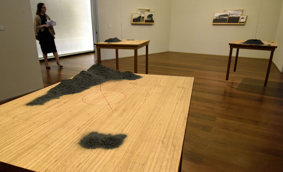 Exposição A razão da paisagem, da artista Geórgia Kyriakakis fica em cartaz no Museu Casa Alfredo Andersen (MCAA) até 31 de março.