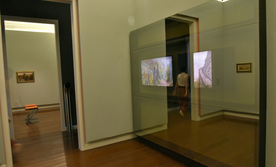 Exposição “in situ/em trânsito” com curadoria de Eliane Prolik e Adolfo Montejo Navas.