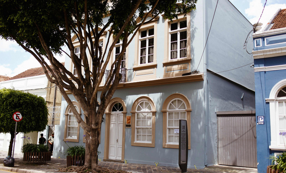 MCAA terá conversa com artista Claudia Lara como parte da Semana Nacional de Museus.