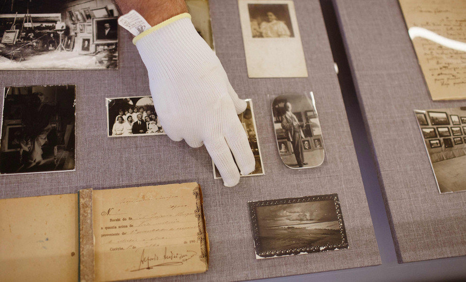 MCAA visitas Museu de 262 m² guarda raridades e itens pessoais do pintor Alfredo Andersen.