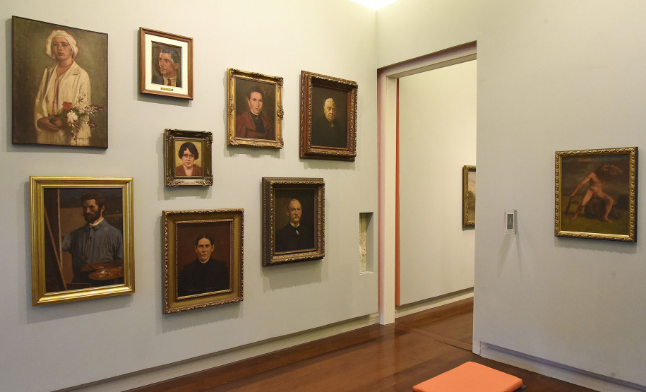 Exposição permanente de parte do acervo do artista Alfredo Andersen